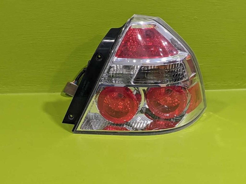 09 10 11 AVEO SDN PASSENGER RIGHT TAILLIGHT LAMP (CLEAR LENS) OEM 3799-31
