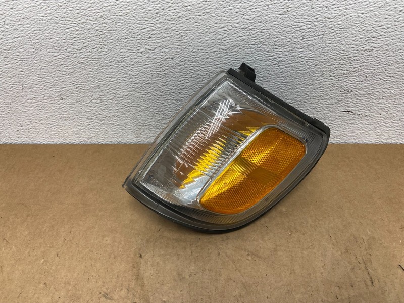 1996-1998 Toyota 4Runner Left Driver LH Front Corner Turn Signal Oem AC2976 DW