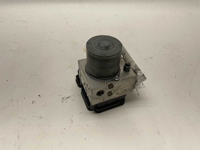 2018-2019 Land Rover Range Rover Velar ABS Brake ANTI Pump Module J8A2-14F447-ED
