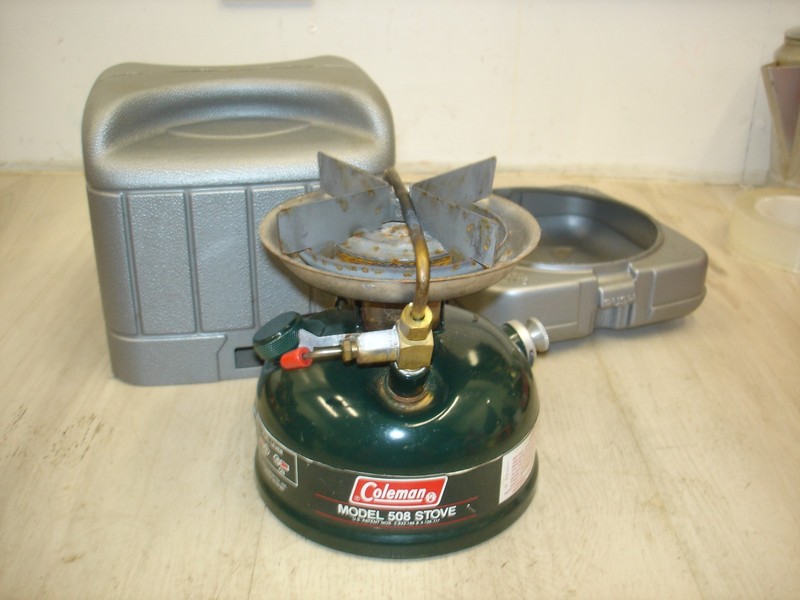 Vintage Coleman 508 Stove Dated 3/88w/ Storage Case