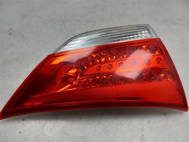 11-14 TOYOTA SIENNA LE DRIVER SIDE REAR DECKLID MOUNTED TAIL LIGHT
