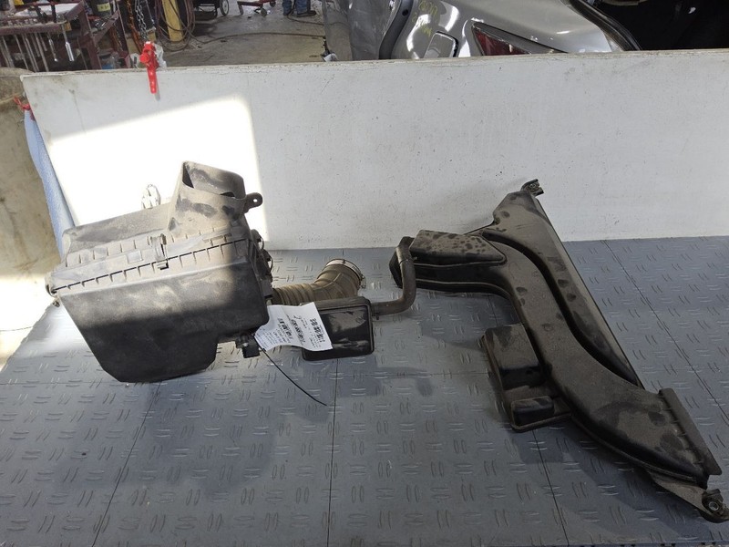 2013-2018 Nissan Altima Sedan Air Cleaner Intake Box Assembly 2.5L 4 Cylinder