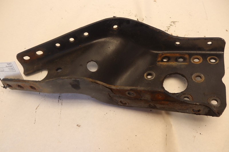2008-17 FREIGHTLINER CASCADIA 125 LEFT DRIVER FRAME HORN SUPPORT BRACKET OEM
