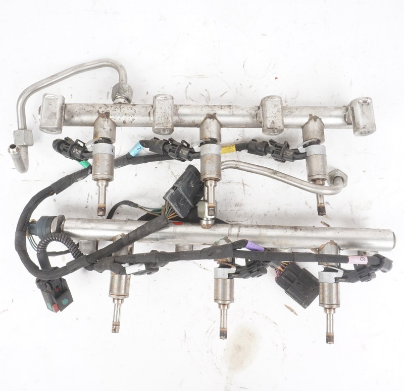 2014 - 2019 Maserati Ghibli Fuel Rail w/ injectors Left & Right OEM