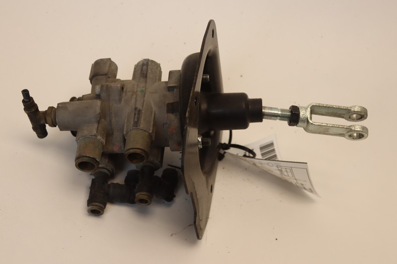 17-24 INTERNATIONAL LT625 INTERNATIONAL PROSTAR FOOT BRAKE VALVE BENDIX OEM