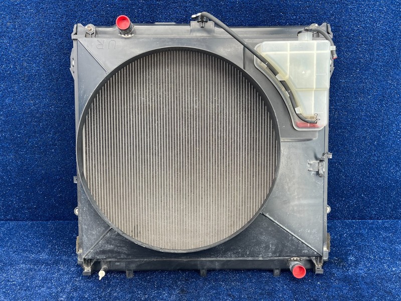 2007–2013 Toyota Tundra Engine Cooling Radiator Assembly OEM
