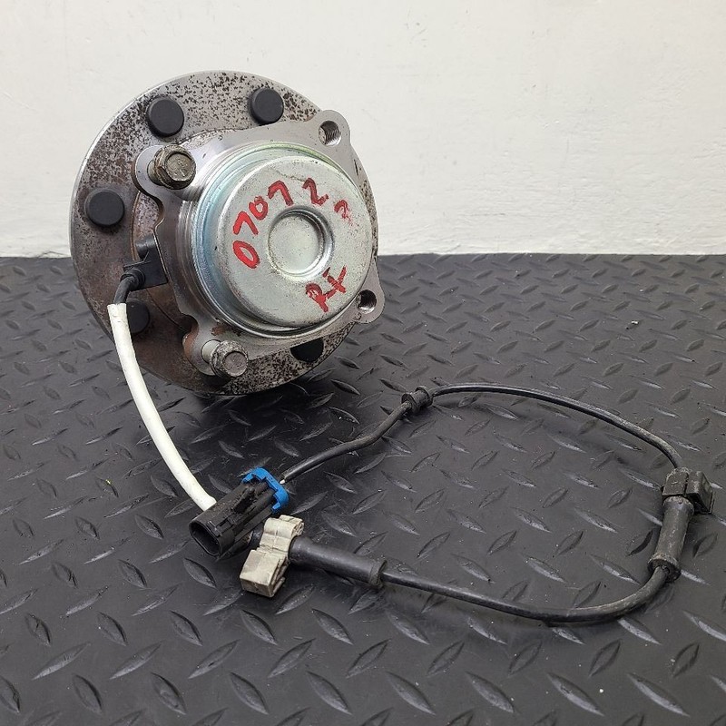 99-00 Chevrolet Silverado 2500 4x2 Front Hub Assembly 8 Lug OEM 15719007