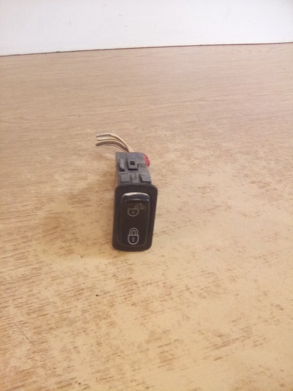 Mack 82278612 Lock Switch W/ Connector