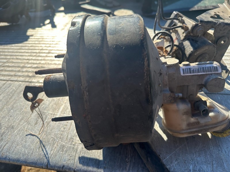 01-02 CHRYSLER PT CRUISER OEM POWER BRAKE BOOSTER W/ MASTER CYLINDER