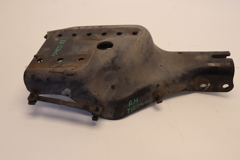 2018-2023 FREIGHTLINER CASCADIA 126 RIGHT SIDE FRAME HORN BUMPER MOUNT OEM
