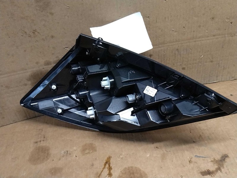 2020 Honda Civic Left Tail Light Assembly Silver Minor Cut 627732 30K Miles