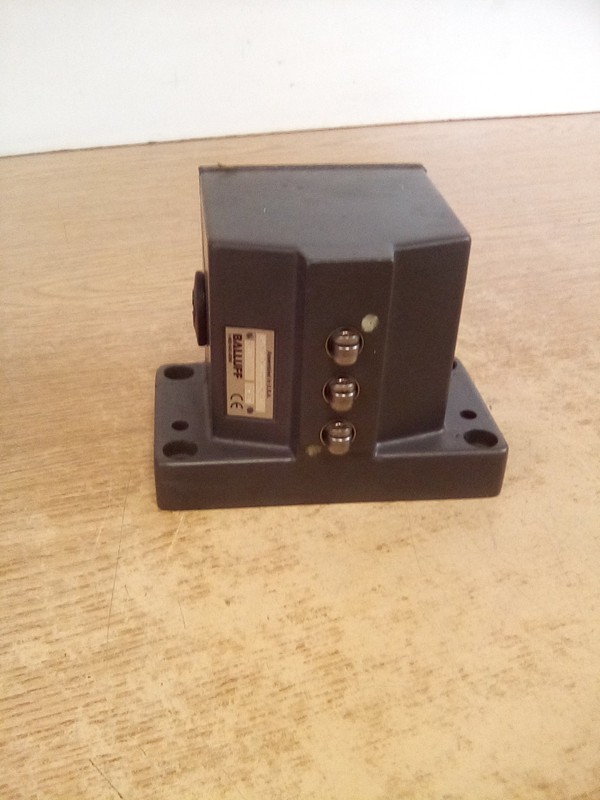 Balluff BNS-519-D03-R16-100 Limit Switch