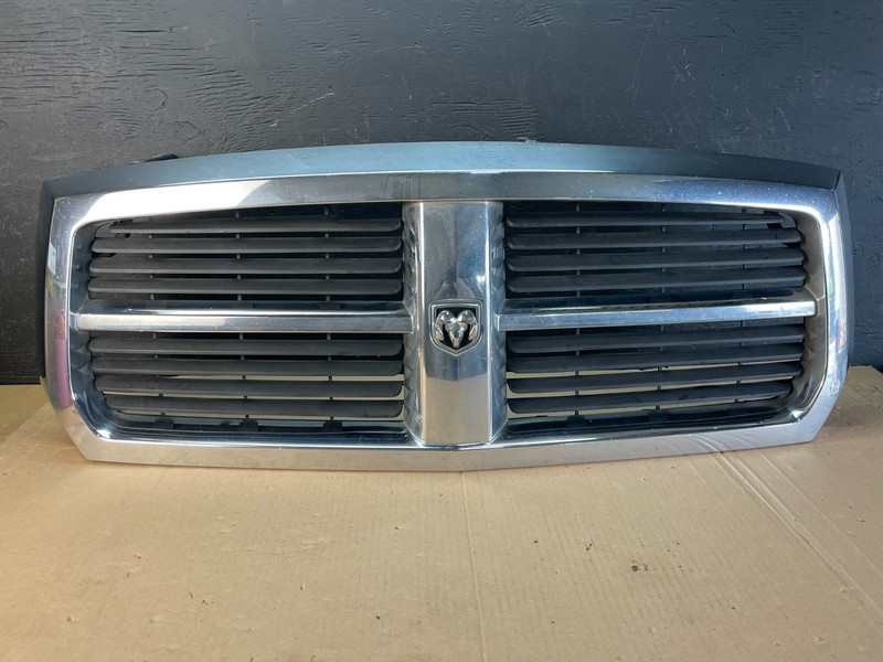 2004 to 2006 Dodge Durango Front Upper Chrome Grill Grille Oem AD8411 DG