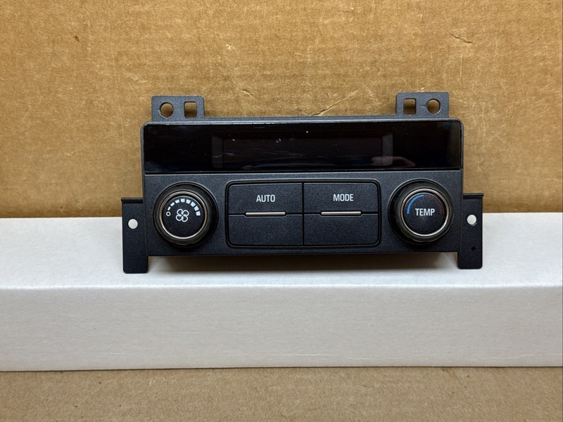 2015-2020 CHEVROLET SUBURBAN REAR AC HEATER CLIMATECONTROL OEM 23467327