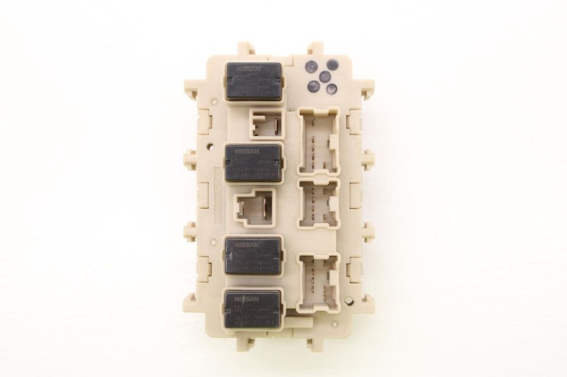 17-24 Nissan TITAN Platinum Reserve Interior Cabin Fuse Box