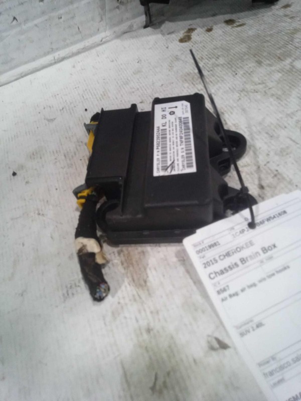 Used Air Bag Module fits: 2015 Jeep Cherokee Air Bag air bag w/o tow hooks Grade