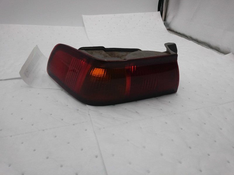 Used Left Tail Light Assembly fits: 1999 Toyota Camry quarter panel mounted FKI