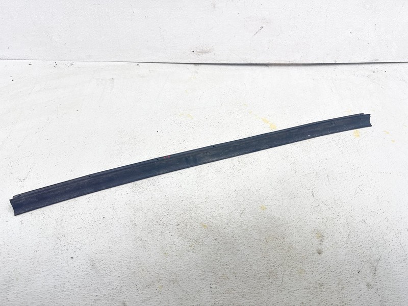 2019 - 2025 SUBARU FORESTER FRONT RIGHT SIDE DOOR LOWER WEATHERSTRIP SEAL OEM