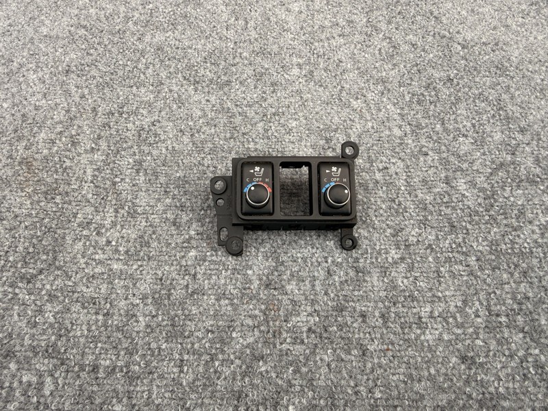 NISSAN 370Z 2009-2021 OEM SEAT HEAT AC CONTROL SWITCH BUTTON ASSEMBLY