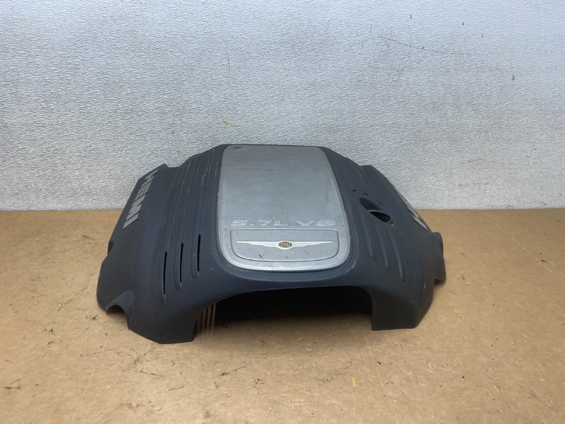 2005 to 2010 Chrysler 300 5.7L V8 Hemi Engine Motor Cover OEM X5597 DG