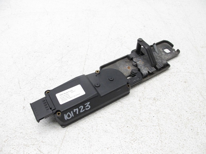 06-17 AUDI 4L Q7 SQ5 Q5 A4 A6 WAGON REAR LIFTGATE LOCK STRIKER PLATE OEM 101723