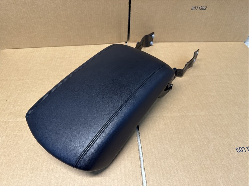 2015-2020 Ford Edge Center Console Arm Rest Armrest Lid Top Black Leather OEM