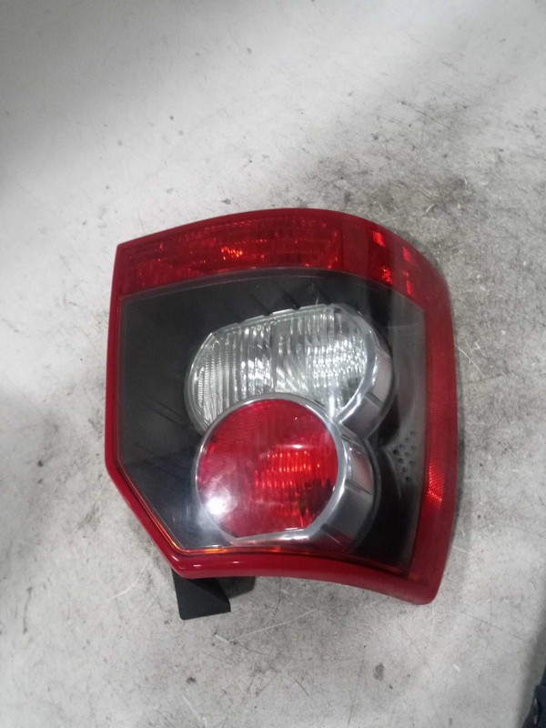 2009 Land Rover LR2 Right Tail Light Assembly Grey OEM 478837 Used 141K Miles