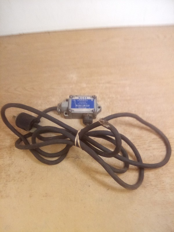 Honeywell Micro Switch DTF2-2RN LH W/P7K-168039 9FT Cable & Plug