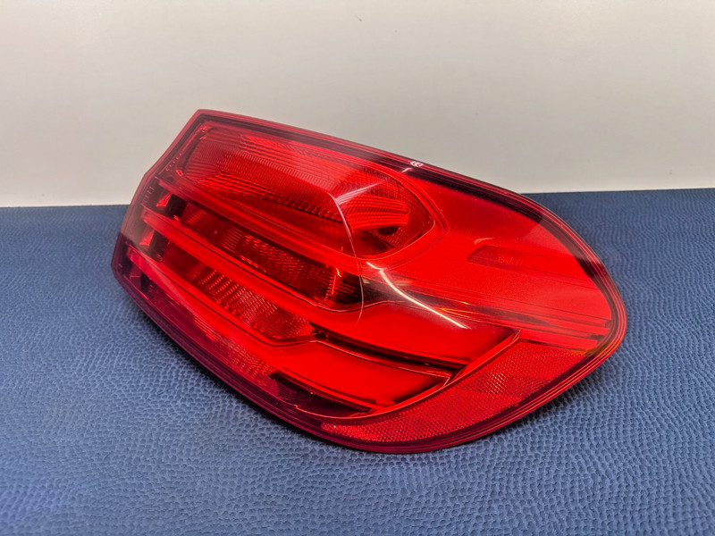 14–17 BMW F32 F33 F36 F82 M4 435i Rear Right Passenger Outer Tail Light Lamp OEM