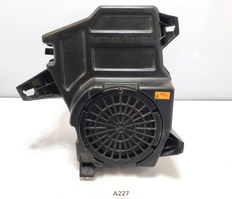✅ 13-16 OEM Mercedes X166 GL63 Rear Subwoofer Audio Speaker Harman Kardon