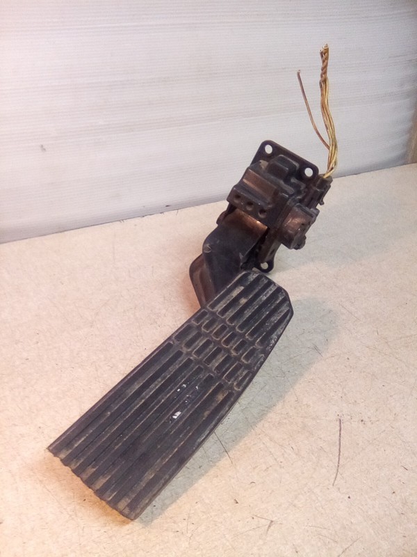 Freightliner A06-30447-001 Accelerator Pedal