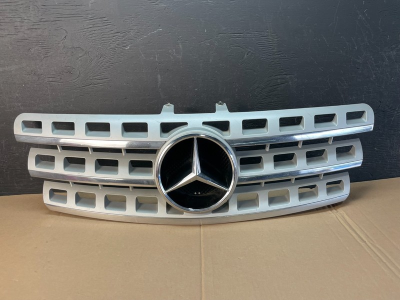 2009 to 2011 Mercedes ML-Class W164 Front Bumper Grille Grill AD8323 DG