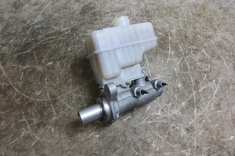2018-2022 Jeep Wrangler JL JLU OEM Brake Master Cylinder w/ Reservoir 68385585