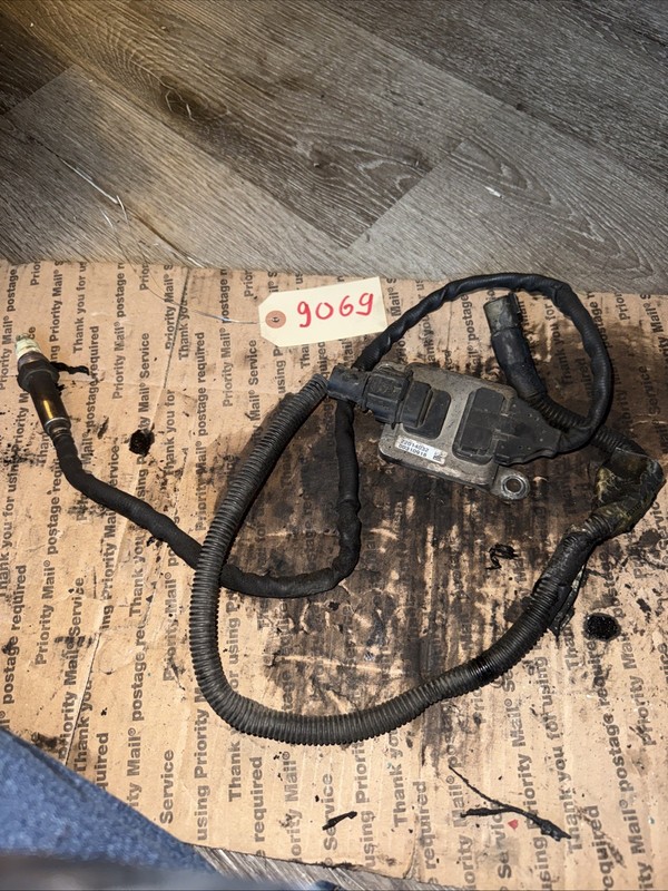 OEM Genuine Nitrogen Oxides Nox sensor Fit Volvo Truck P/N22014032