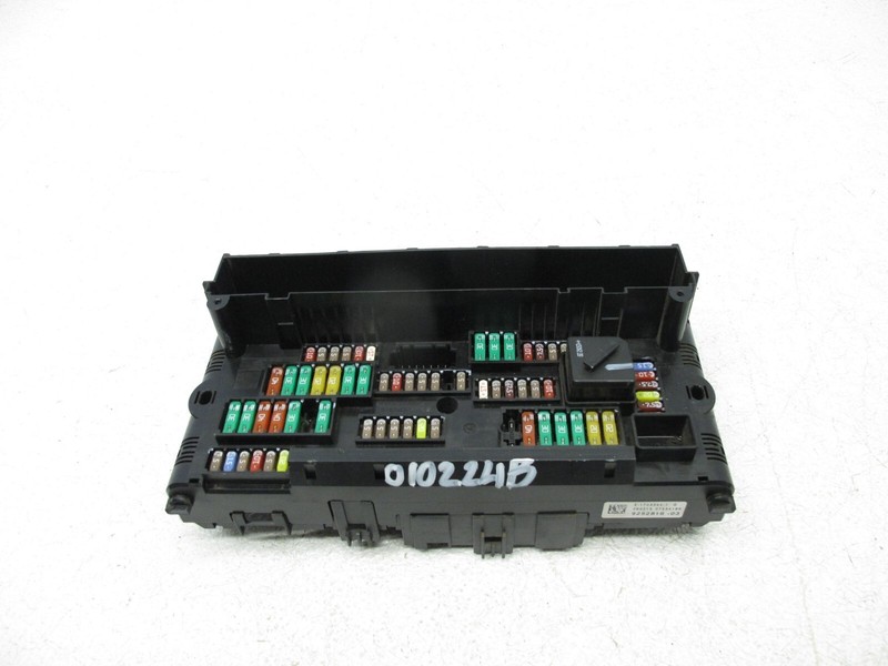 13-17 BMW F01 F02 740Li 550i GT FUSE RELAY JUNCTION MODULE FUSEBOX OEM FRONT 010