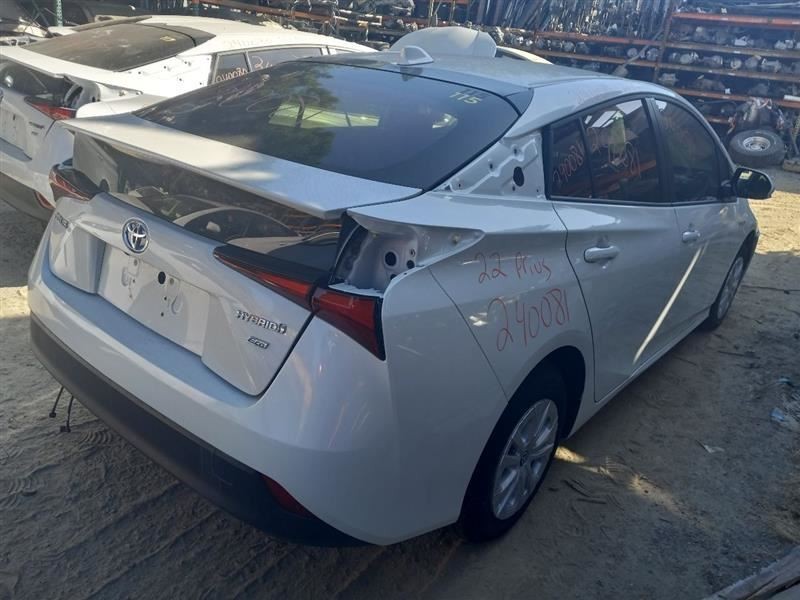 19 20 21 22 TOYOTA PRIUS L REAR BUMPER WHT-089 SCRATCHES