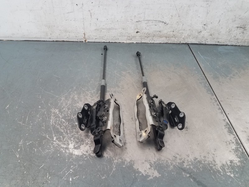 2008 Mercedes AMG C 63 Hood Hinges / Struts #9566 K2