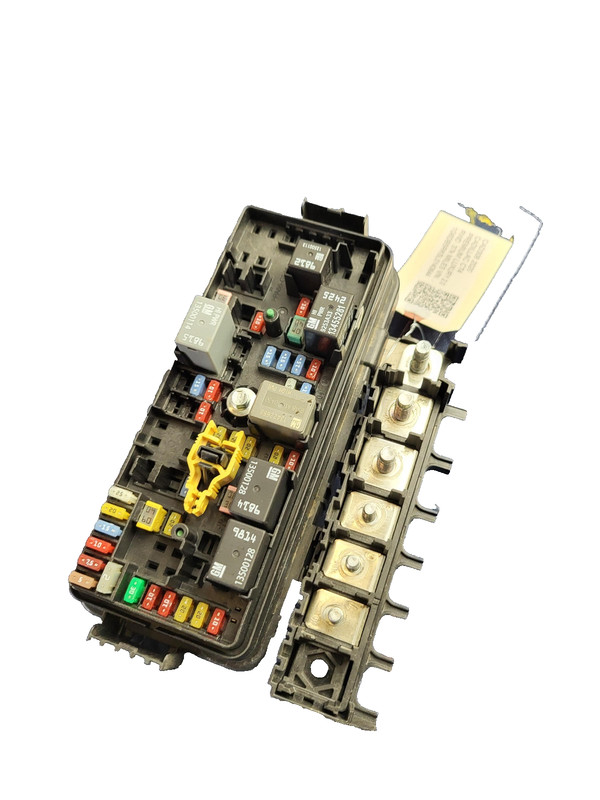Used Oem Cadillac Engine Fuse Relay Junction Box 2.0L RWD for 2020 CT4