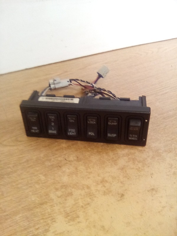 International LT 32237 Dash Switch Panel "READ DESCRIPTION"