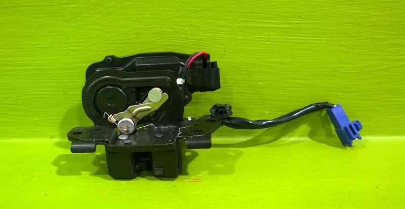 04 05 PRIUS TRUNK LOCK LATCH ACTUATOR OEM 3699-20