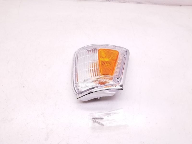 92 93 94 95 TOYOTA PICKUP LH Driver Corner/Park Light Park Lamp 81620-35120