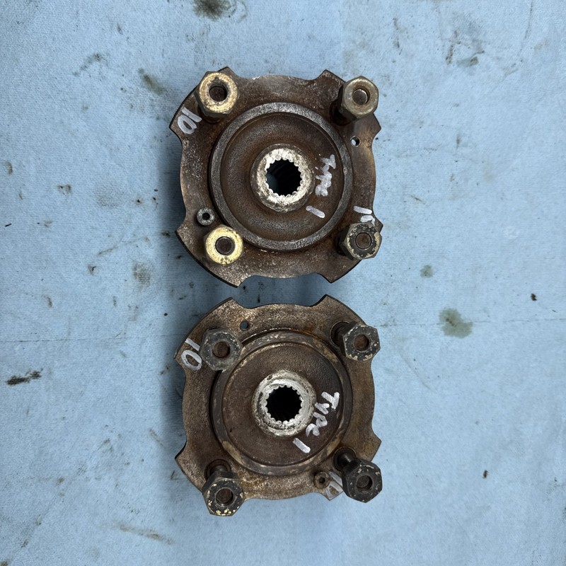 2000’s Polaris GEM Electric Golf Cart Wheel Hub Set Good # 10