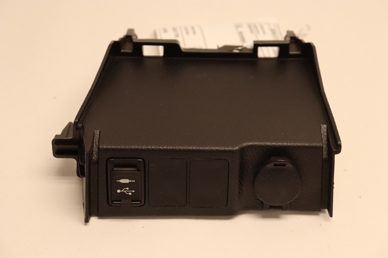 2017-2019 TOYOTA COROLLA DASH PANEL AUX USB PORT OUTLET SOCKET W/ TRIM OEM