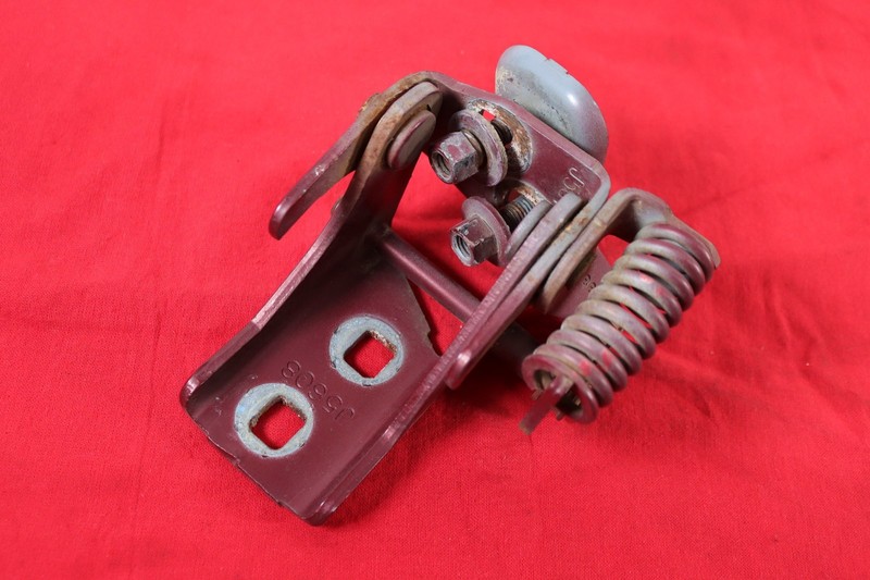 93-02 Camaro Z28 Firebird Formula Trans Am Lower RH Door Hinge *USED*