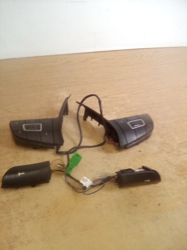 Volvo VNL 82761987, 82761983, X2 82755011 Steering Wheel Trim