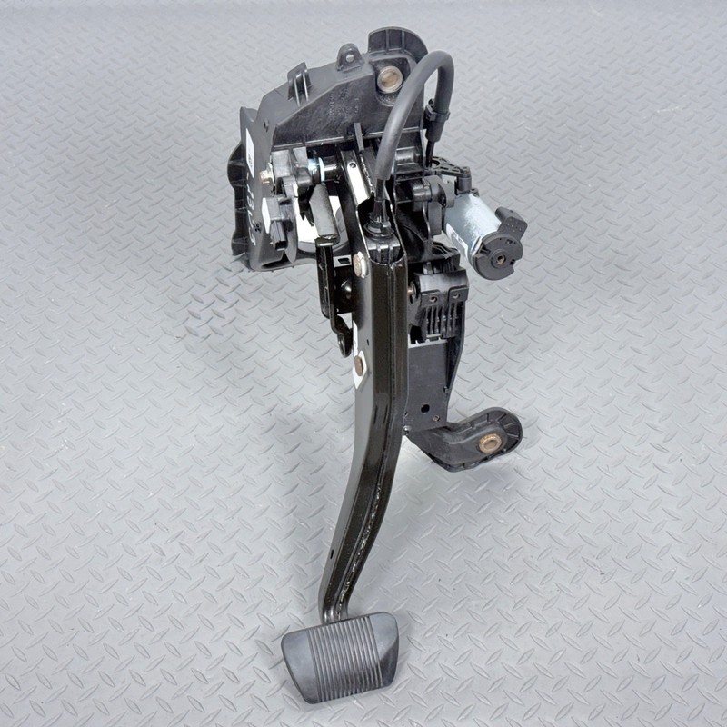 ✅ 2019-2026 RAM 1500 5th Gen. OEM BRAKE PEDAL w/ SENSOR PAD BRACKET Mopar 79K
