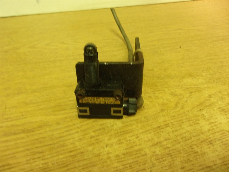 Honeywell SL1-EK-E Micro Limit Switch w/ Mounting Base *FREE SHIPPING*