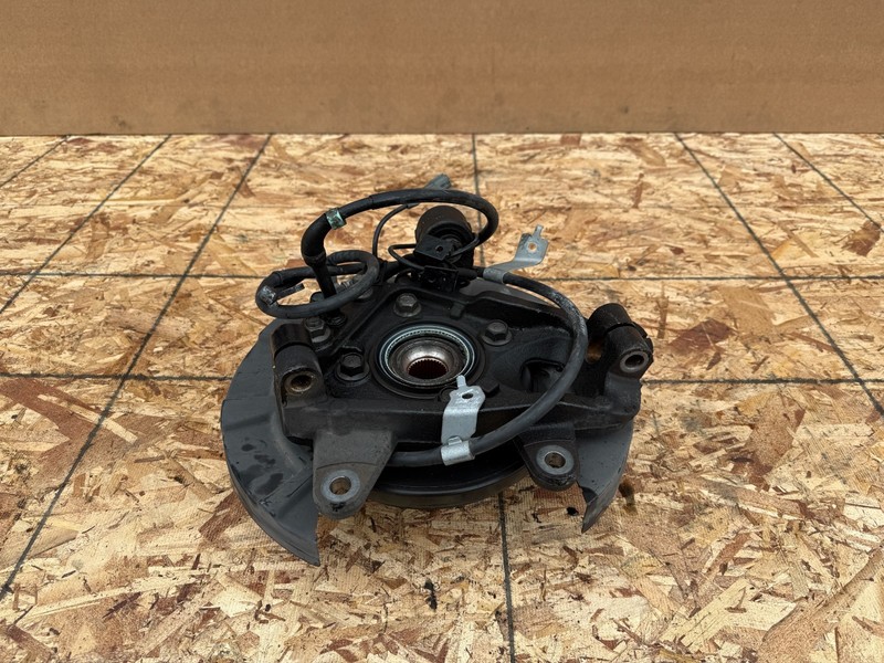 INFINITI QX56 QX80 11-24 OEM REAR RIGHT PASSENGER SPINDLE KNUCKLE W/ BEARING HUB