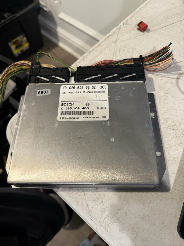 2000 MERCEDES E320 ABS CONTROL Module 0265109408 Brake
