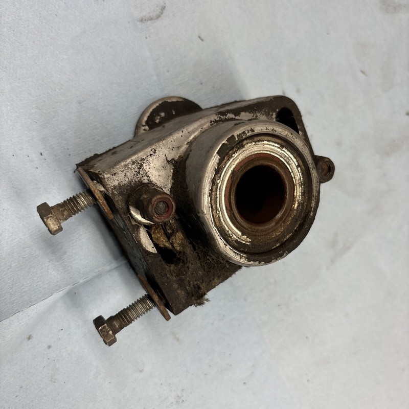 1970’s SKI-WHIZ Vintage Snowmobile 500SST clutch shaft, bearing carrier, good